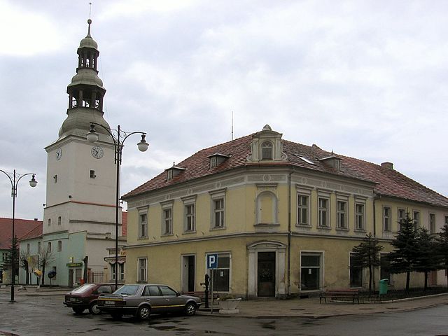 Praça principal e torre da prefeitura