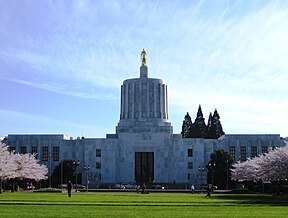 Oregon State Capitol gesehen von der Capitol Mall (2007)