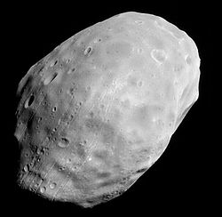 Phobos set af Mars Global Surveyor fra en afstand af 9670 km