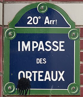 Voir la plaque.