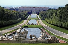 Reggia di Caserta, prospettiva dalla fontana di Venere e Adone - panoramio.jpg