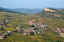 Paysage des vignobles mâconnais avec la roche de Vergisson depuis Solutré, au sud.