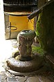 La fontaine de l'Oratoire de Saint-Céneré. Dans la région on le nomme de temps immémoriaux "le p'tit-saint-qui-pisse"[3] !