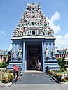 Eingang zum Sri Srinivasa Perumal Temple in Little India[30]