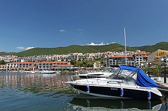 Яхтенный порт Marina Dinevi