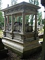 Захоронение художника на кладбище Кенсал Грин, Лондон