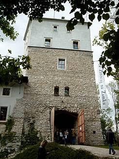Zamek w Korzkwi-baszta.jpg