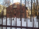 Жилой дом с мастерскими художников («Красный дом в Новогиреево»)