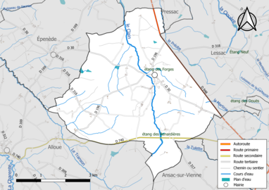 Carte en couleur présentant le réseau hydrographique de la commune