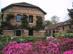 Bâtiment de l'orangerie et celui de la fleuristerie.