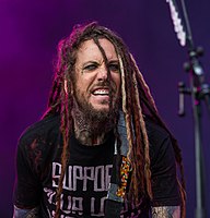 Head during a show with Korn in 2014