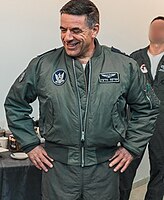 מח"א האלוף עמיקם נורקין במעיל מדגם MA-1 bomber jacket