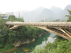 ベトナム・カオバン省クアンホア県タールン町側から望むバン川。対岸は竜州県水口鎮の水口口岸