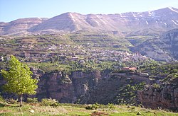 Bsharri as seen frae athort the Qadisha valley (facin wast).