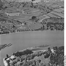 Bilder der Rheinbefliegung von 1953, von links nach rechts: Hafeneinfahrt Lauterbourg, Insel mit Büschen vor dem Auer Köpfle und der Einmündung des Illinger Altrheins, der Fahrkopf mit einer zweiten Insel am rechten Rheinufer