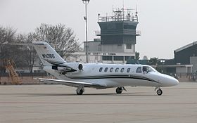 الطائرة المنكوبة نفسها في مطار ميدوز فيلد ببيكرسفيلد في 7 فبراير 2001
