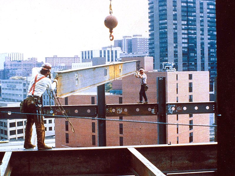 File:Construction workers not wearing fall protection equipment.jpg