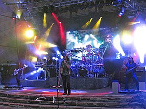 Dream Theater ב-2011. מימין לשמאל: ג'ון פטרוצ'י, מייק מנג'יני, ג'יימס לאברי, ג'ורדן רודס וג'ון מיונג