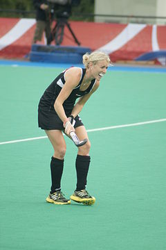 Эмили Нейлор, женский хоккей NZL - CHN, 18 июля 2009.jpg