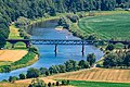 Blick vom Brunsberg in Höxter-Godelheim Richtung Osten; ehemalige Bahnbrücke (Kennedybrücke), Kreis Höxter