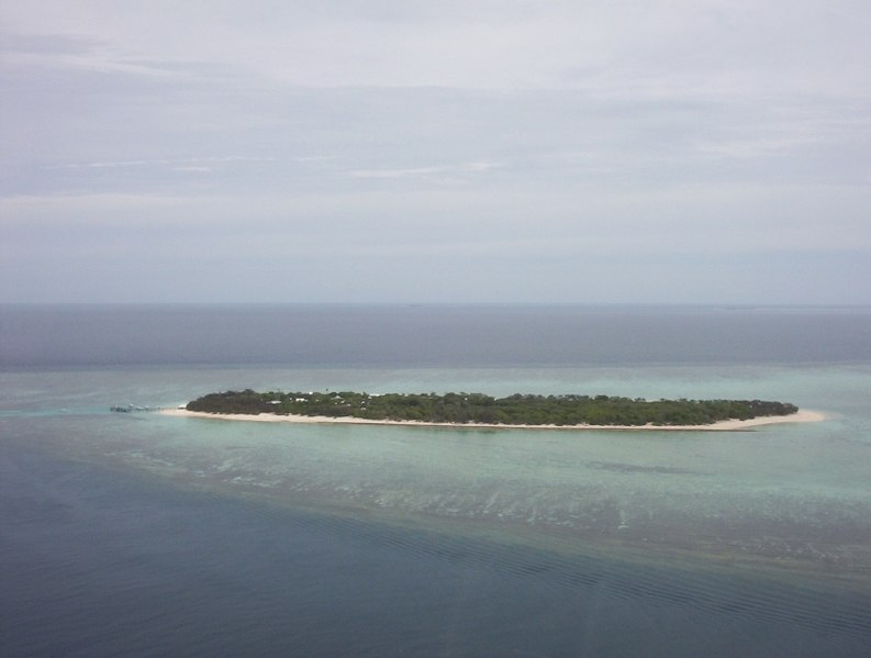 File:Heron Island, Australia - View of Island from helicopter.JPG