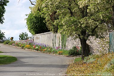 Une rue de Plieux au printemps 2021.