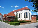 Strafanstalt, bestehend aus Isoliergefängnis, ehemaliger Klosterkirche (Niederlausitz-Museum), Verwaltungsgebäude, Wach-, Tor- und Schulgebäude, Wirtschaftsgebäude, ehemaligem Betsaal (Turnhalle) sowie Klostermauer