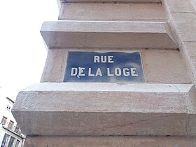 Voir la plaque.