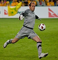 http://upload.wikimedia.org/wikipedia/commons/thumb/c/cf/Mark_Schwarzer-Australia.jpg/200px-Mark_Schwarzer-Australia.jpg