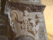 Lis i kruk z bajki (romański kapitel z kościoła w Palencii (Hiszpania)