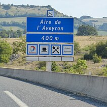 CE100, CE18, CE16, CE50 Produits régionaux à l'aire de l'Aveyron à 400 m, autoroute A75.