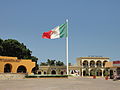 Asta Bandera en la plaza.