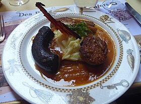 Un plat nommé Saint Cochon à un bistrot à Lyon.