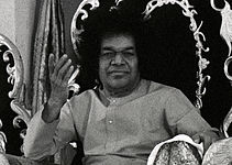 Sathya Sai Baba 1996.jpg