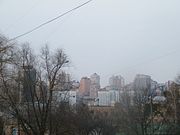 Вид з двору будинку № 4/8 на розі з Тополевою вулицею