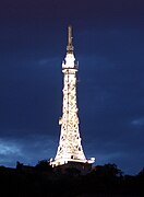 Tour métallique de Fourvière construite entre 1892 et 1894 par un particulier, pesant 210 tonnes et mesurant 85,9 mètres de hauteur.