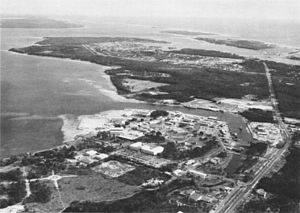 Центр прибрежных систем ВМС США в Панама-Сити, аэрофотоснимок c1980.jpg