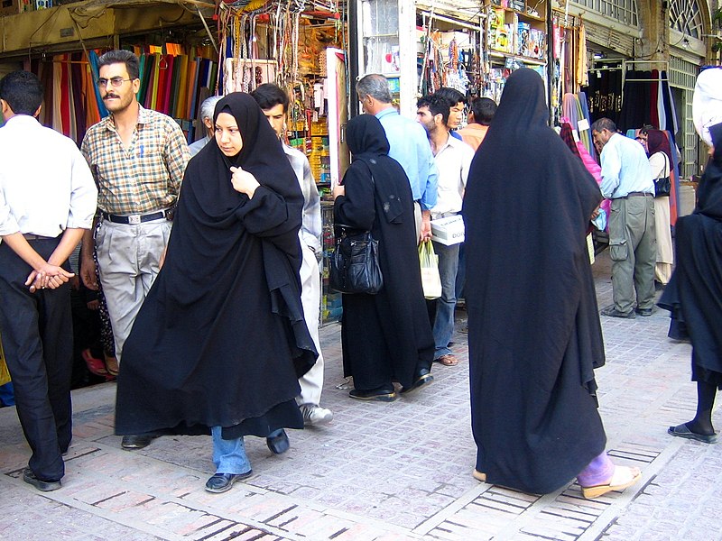 Иранские девушки 800px-Women_in_shiraz_2