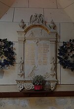 Aumônier assistant un soldat mourant (monument aux morts)