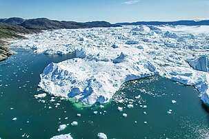 Icebergs du vêlage du glacier Jakobshavn dans la baie de Disko (Groenland). (définition réelle 5 472 × 3 648)