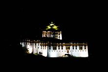 Paro Dzong bei Nacht.