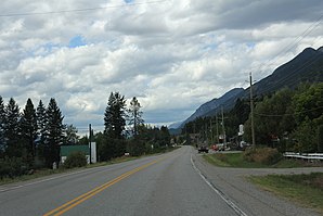 Brisco Downtown – Sicht nach Nordwesten am Highway BC95