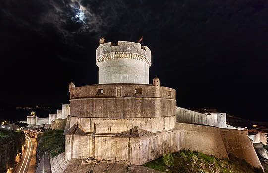 Najsevernija i najmonumentalnija tvrđava dubrovačkih gradskih bedema — tvrđava Minčeta (Stari grad Dubrovnik, Hrvatska)