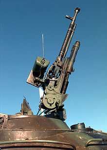 12,7-mm зенитна картечница ДШКМ с максимален ъгъл на възвишение (тук монтирана на купола на Т-55)