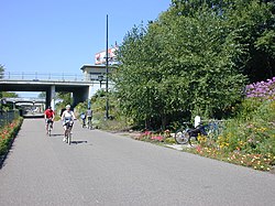 Greenway bike-walk trail - panoramio.jpg