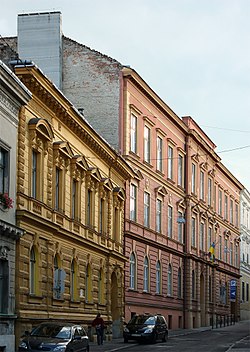 A Janus Pannonius Gimnázium homlokzata