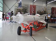 Laserohjattavan ilmasta-maahan ohjuksen H-29L koulutusmalli.