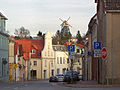 Blick auf de Galerieholländerwindmühle vom Markt aus