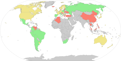 Carte du monde où chaque pays est coloré selon le statut du don de sang des homosexuels.