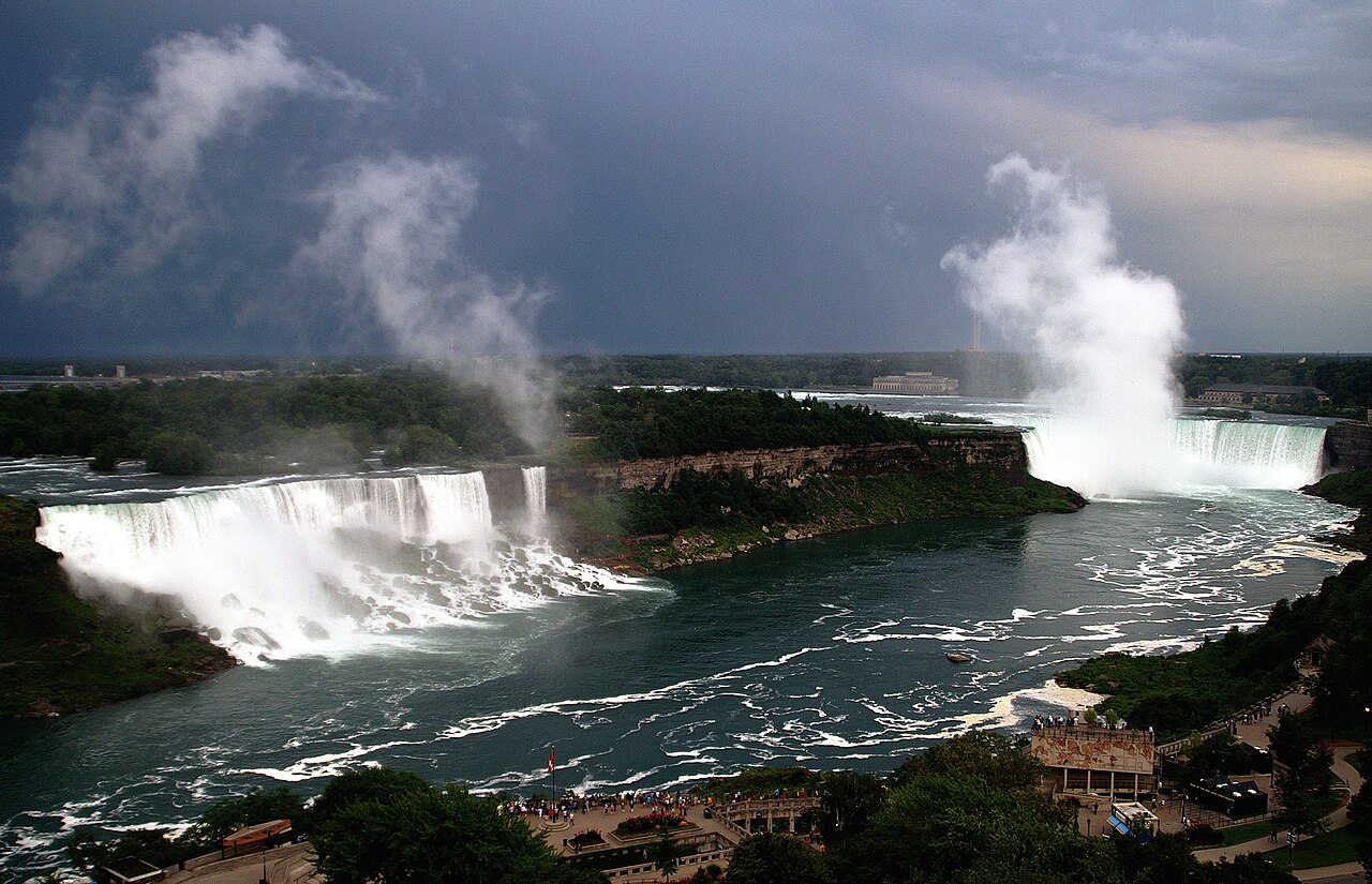 Stunning Image of Niagara Falls in 2011 